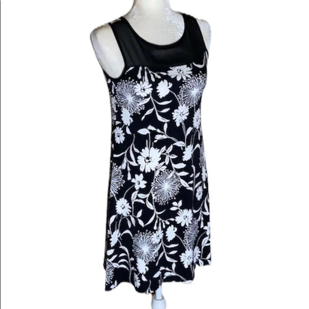 Vince Camuto Black and white flowered midi dress